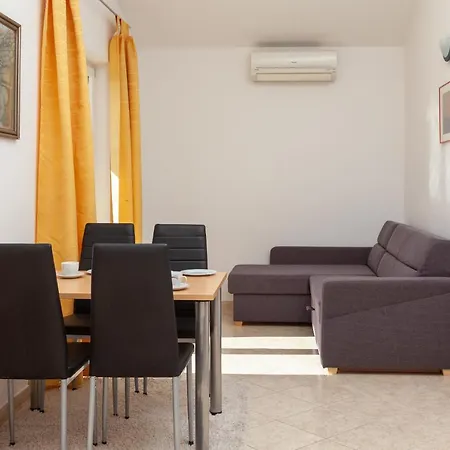 Emilija Appartement *
