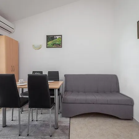 Emilija Appartement *